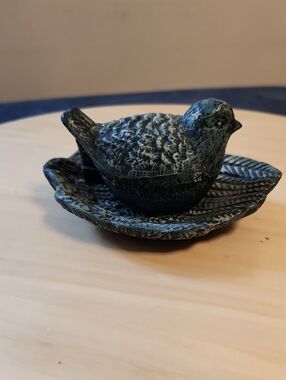 Vintage ASP 2000 Antique Style Aged Patina Decorative Bird On Leaf  Trinket Box